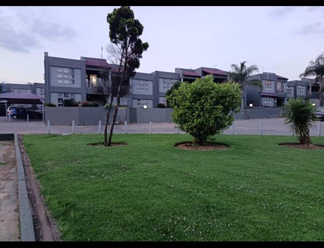 2 BEDROOM TOWNHOUSE FOR SALE IN MULBARTON